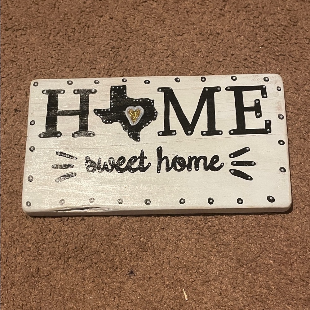 White and Black Home Sweet Home Wall Decor